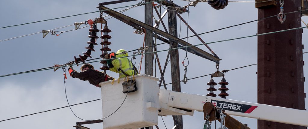 Outside lineman work to fix single-pole transmission